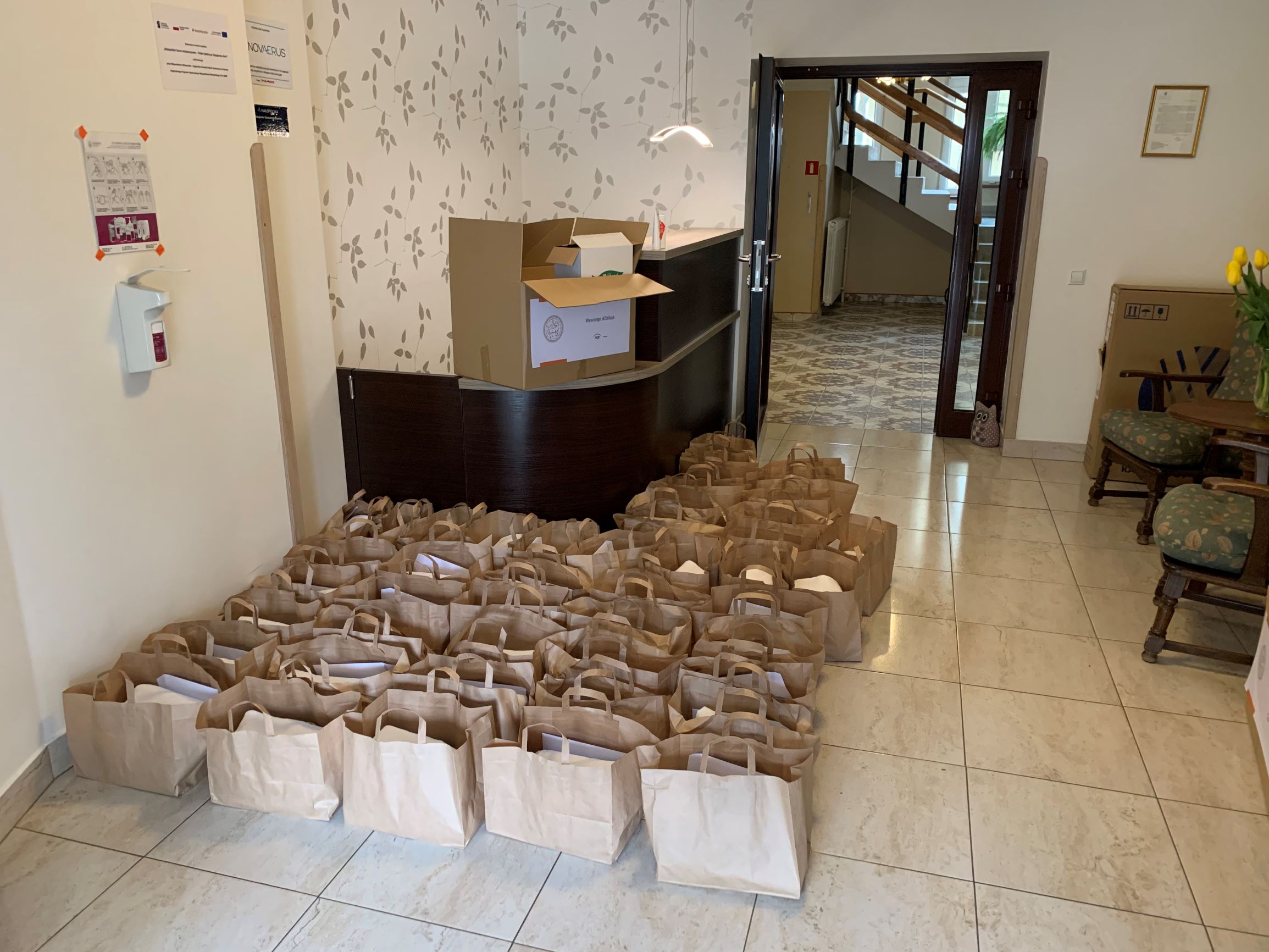 Fundacja PGE przekazała wielkanocne paczki dla seniorów