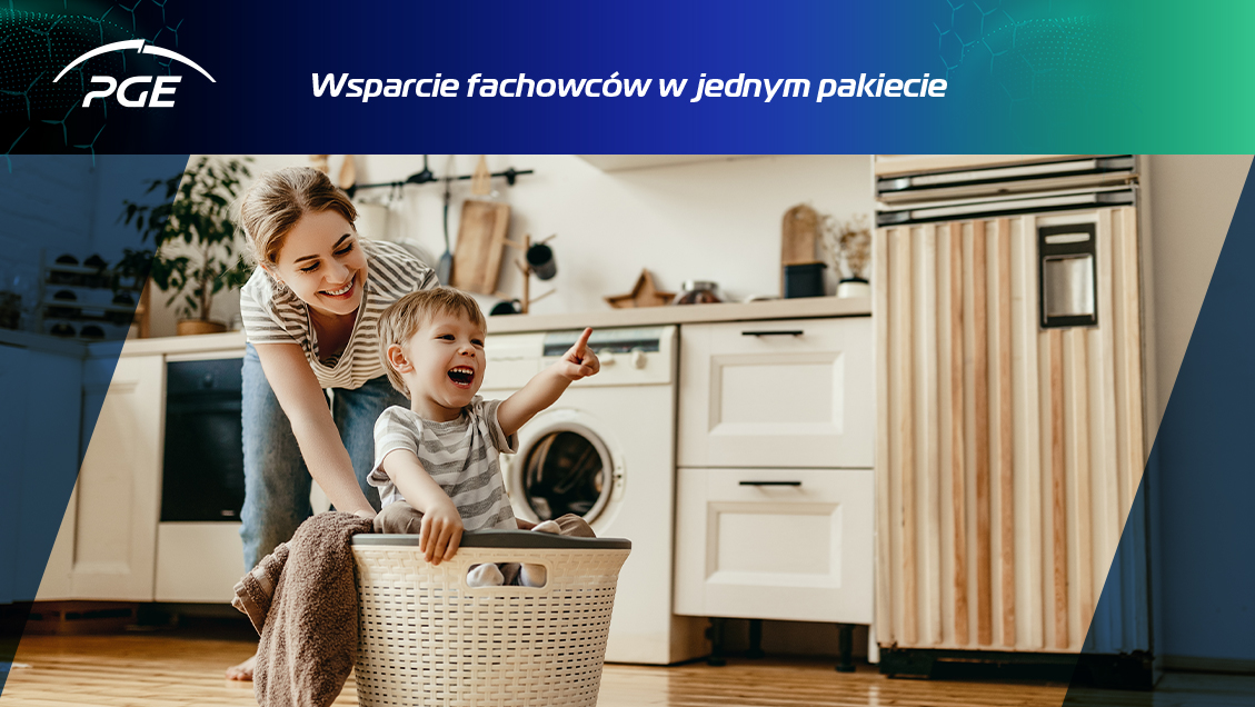 Baner "PGE Domowy Komfort". Uśmiechnięta mama razem z dzieckiem w kuchni.