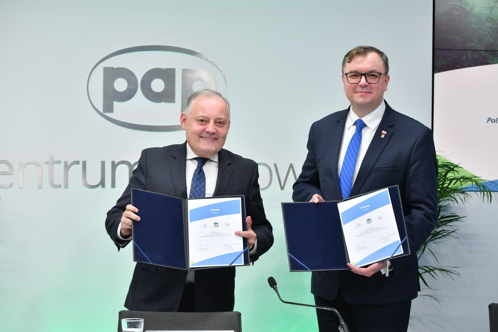 Wojciech Dąbrowski, prezes PGE i Paweł Sałek, prezes LOP.
