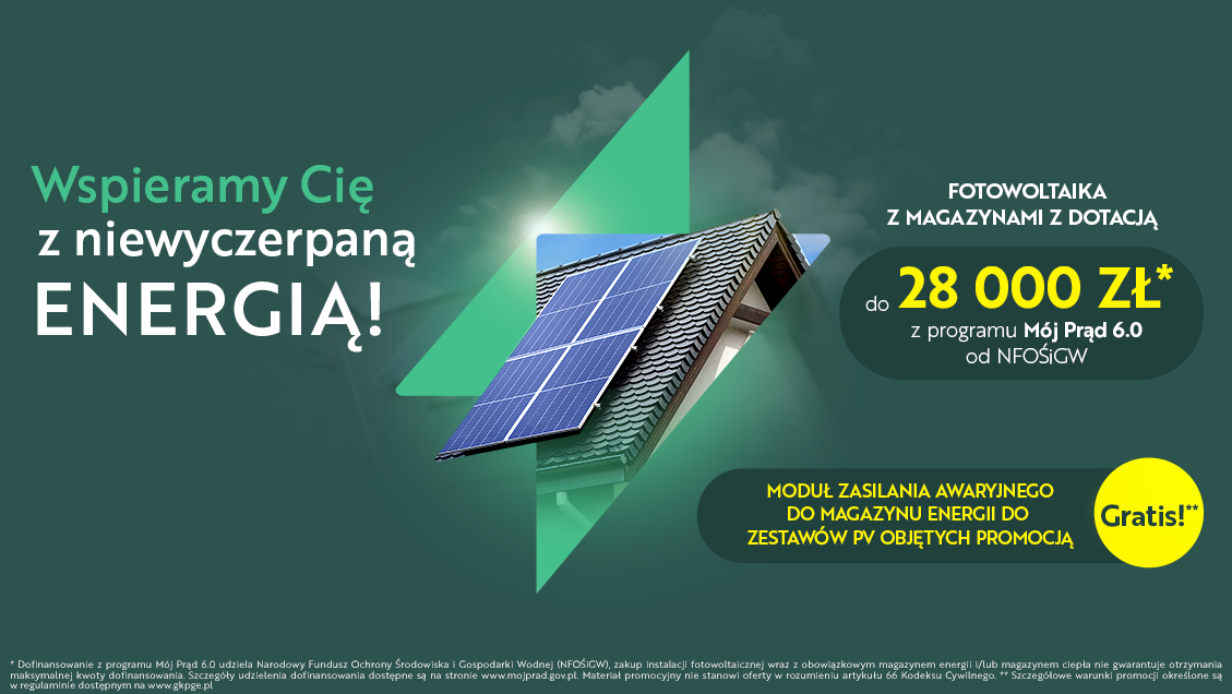 Grafika informująca o promocji moduł zasilania awaryjnego. Wycinek dachu z panelami PV na zielonym tle.